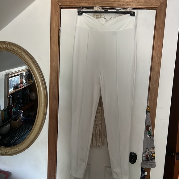 Shein white pants - Picture 2 of 2